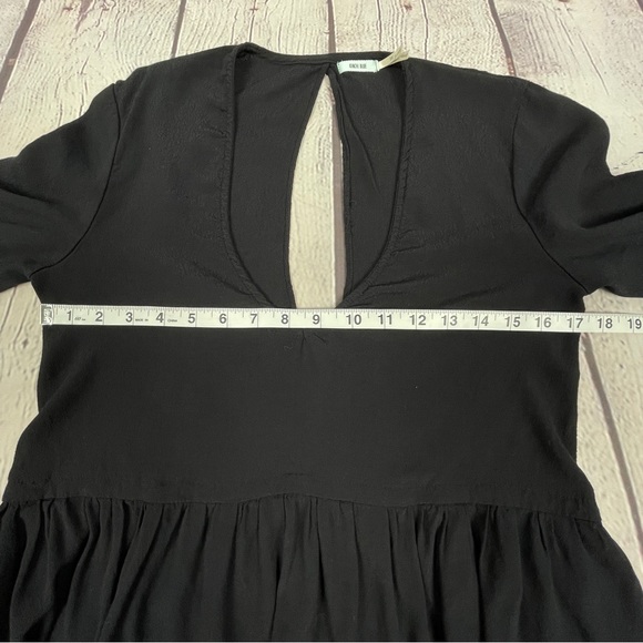 KIMCHI BLUE | URBAN OUTFITTERS black flowy v-neck peplum top, size XS - Picture 9 of 12